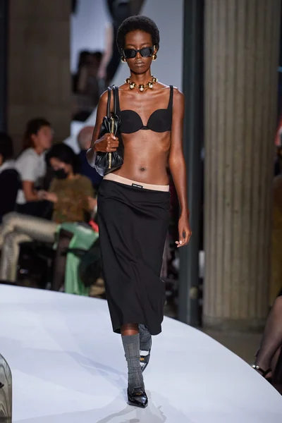 Look 25